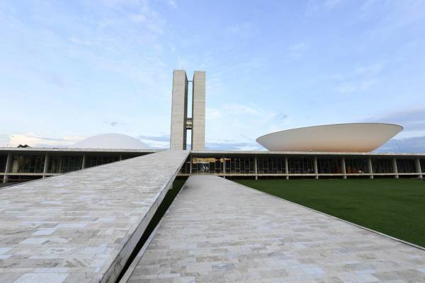 Reforma administrativa vai piorar situação fiscal, diz nota técnica