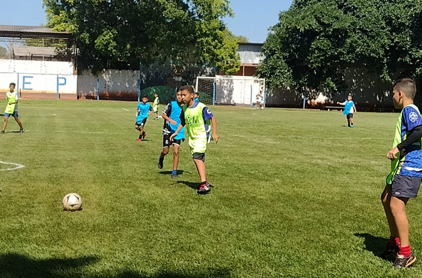 Escolinha de Futebol encerra atividades 2023 com muito treino